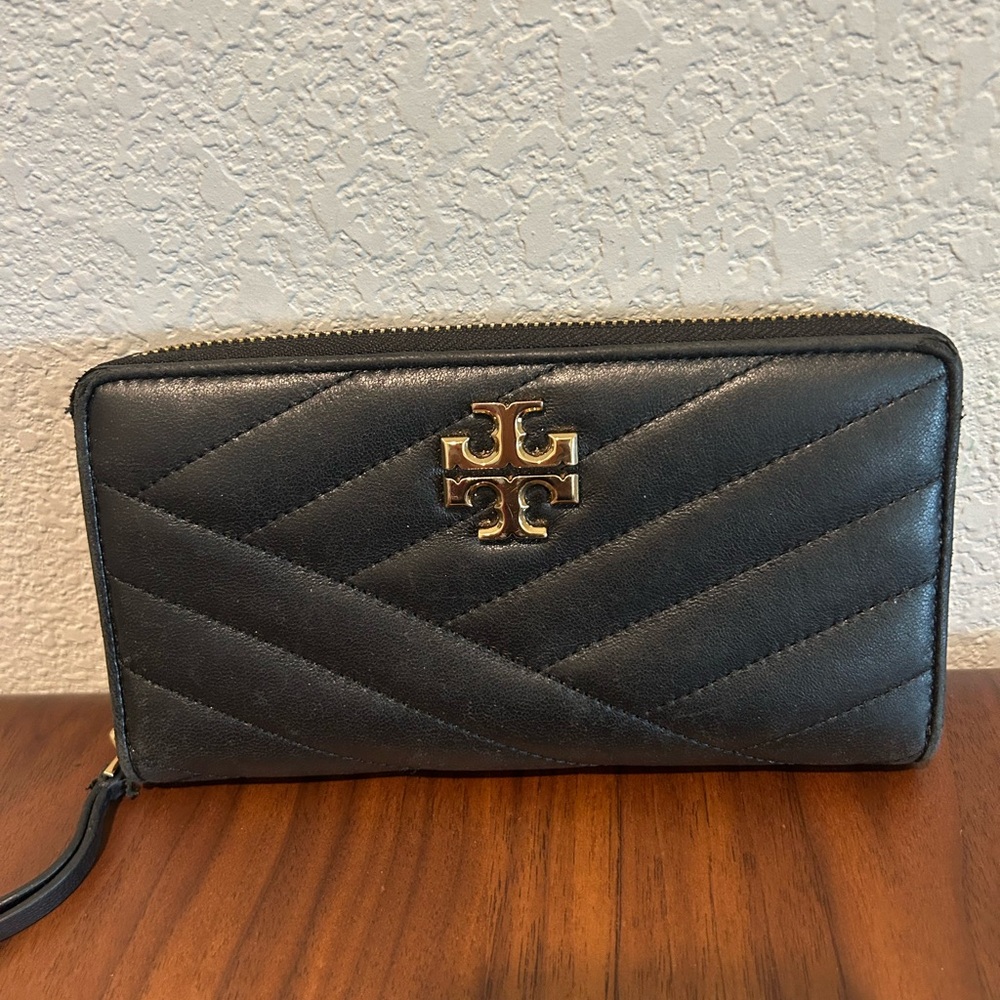 Tory Burch Kira Chevron Black Quilted Leather Zip Wallet with Gold Logo
